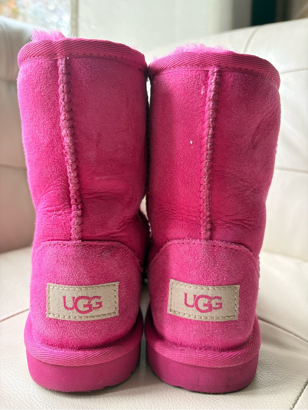 Girls UGG Classic Short Boots in Vibrant Pink Suede - Picture 2 of 9